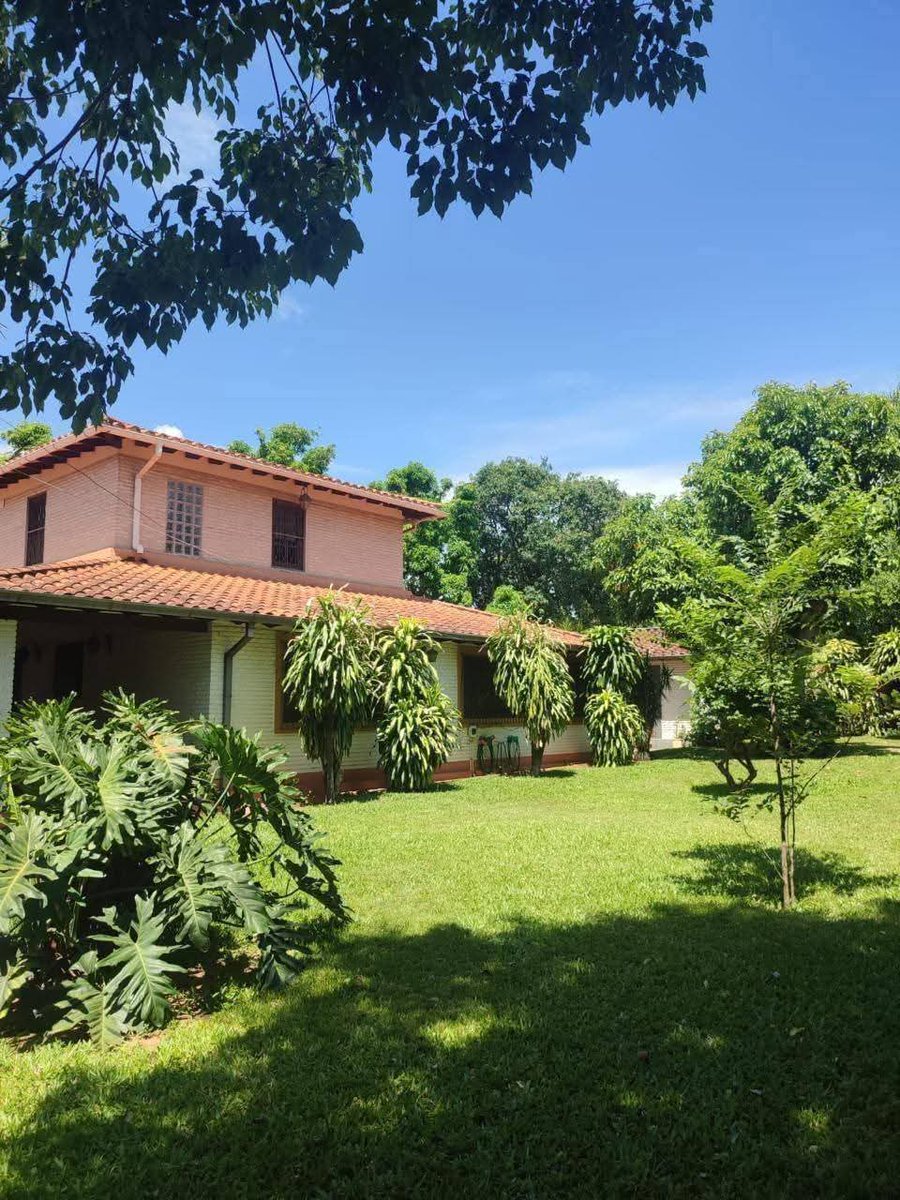 inmobiliariopy's tweet photo. Casa Amoblada en Venta Lambaré Puerto Pabla (Manuel) 
Superficie terreno Lote 04 : 1.420,15 m²
Superficie construída: 310 m²
Superficie terreno Lote 05 : 630 m²
Superficie construída: 60 m²
Inversión Usd. 355.000
Consultas al Wsp https://t.co/c6RfEbMg4X https://t.co/DcnidF8Nnl