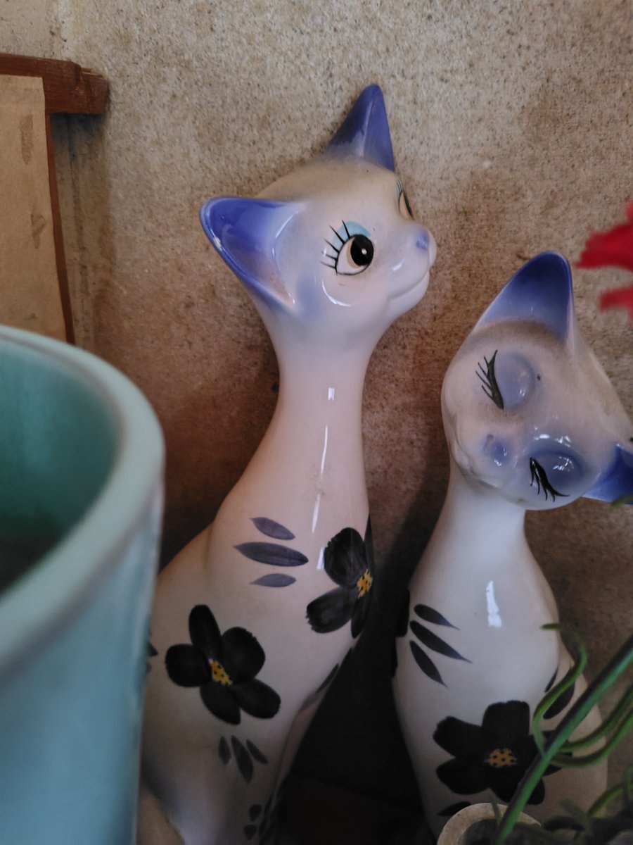 夫の実家にある置物。町中華などにも、よくいますよね。昭和の流行品？