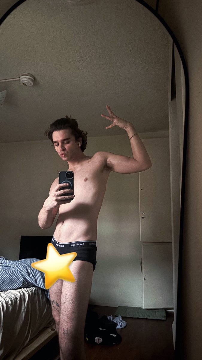 shawnwithawn's tweet photo. First home workout kinda ate me up and licked the plate clean. (I need a chest right NEOOOOW) https://t.co/APaBSP5eQq