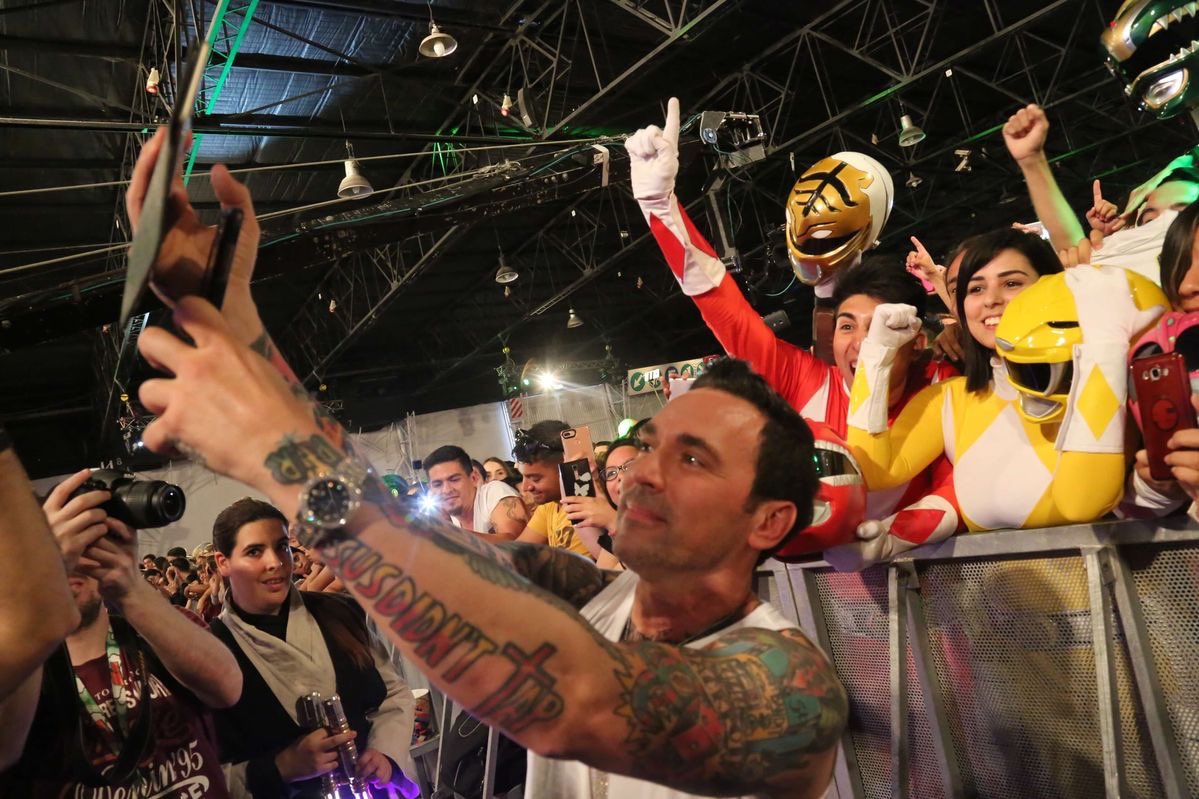 jdfffn's tweet image. JDF didn’t just meet fans — he connected with them. 💚
He made time, shared real moments, and showed genuine love every step of the way.

Did you ever meet him? Share your favorite JDF memory in the comments. 🐉⚡