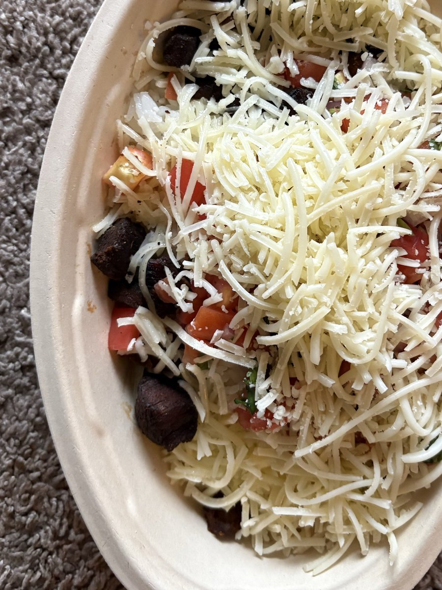 Ashley33O's tweet photo. @ChipotleTweets tired of paying $12 for burnt steak and missing sauce https://t.co/CUy2A2GDI5