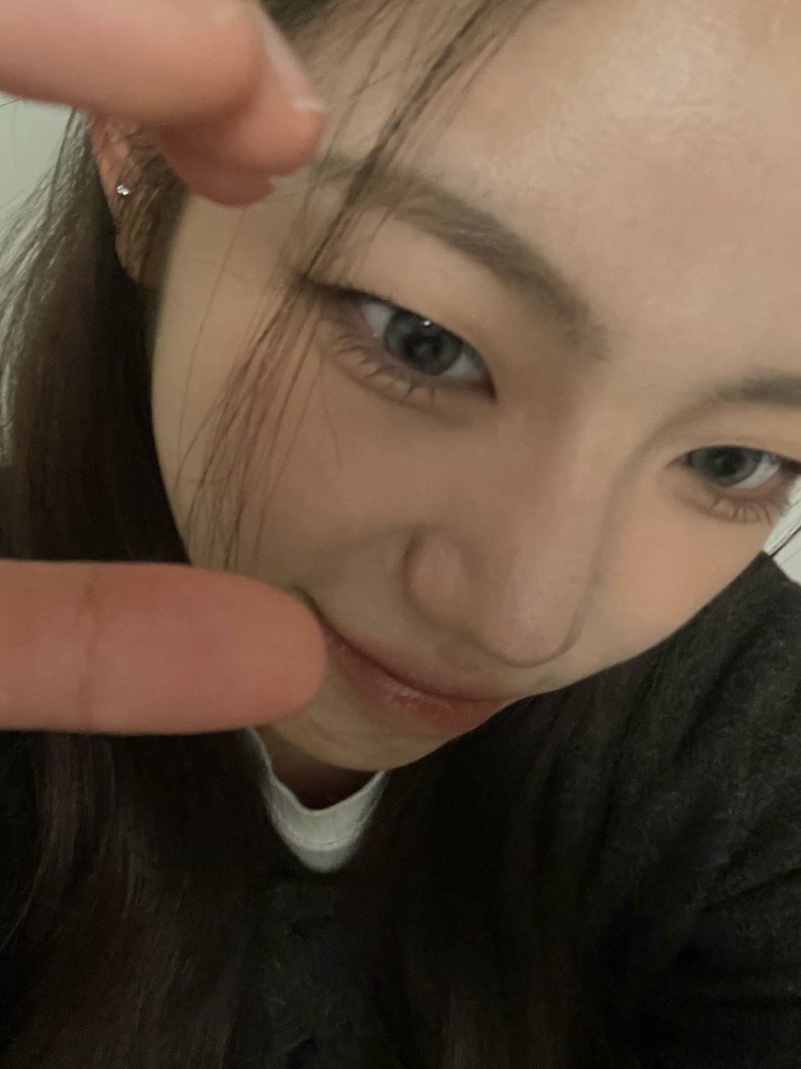 250104- F 

“I haven't done this for a long time

A gift..ㅠ”

#트라이비 #TRI_BE #현빈 #HyunBin