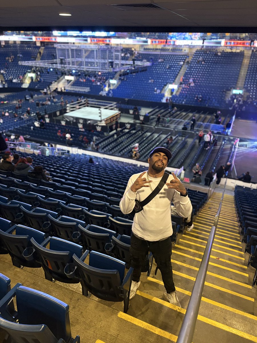 thetruthanthony's tweet photo. #wwebridgeport pumped https://t.co/UeEbHuC3wE