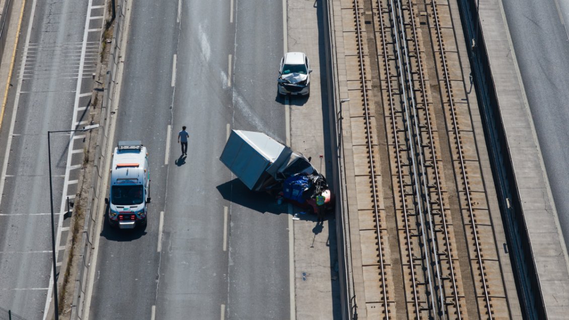 #Cooperativa90 Triple colisión en Vespucio Sur dejó dos fallecidos y seis heridos tinyurl.com/d9ewt2xz