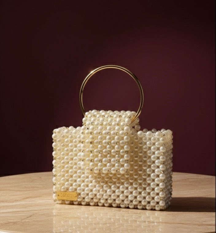 اللولو وجماله 🤍🤍🤍🤍
تناسب السهرات والمناسبات فخمة وراقية والاسم عليها تخصصيه

اطلبيها من متجر كريستال 😉🤍