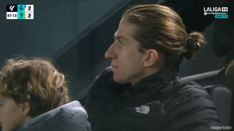 Mucha clase por Riazor, <a href="/RCDeportivo/">RC Deportivo</a>. 

💙 <a href="/filipeluis/">Filipe Luis</a> 

#LaCasaDelFútbol