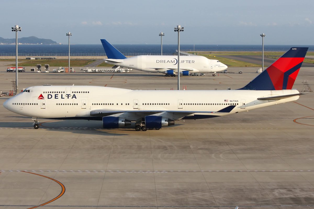 10年前までは飽きるほど撮影できたデルタの744です。 様々なカットで