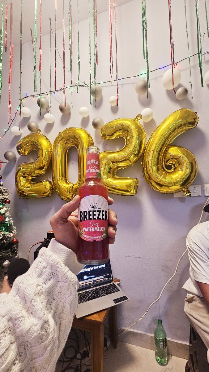 yanyanner's tweet photo. Late upload 
Happy new year 2026🥂🍾🎊🇦🇪 https://t.co/1JyW2pptEu