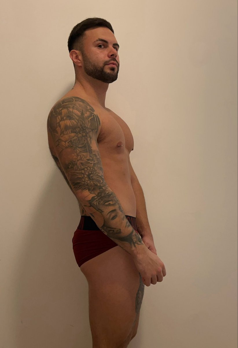 private_massimo's tweet photo. describe me in one word 😈 https://t.co/ofj7MDhNSH