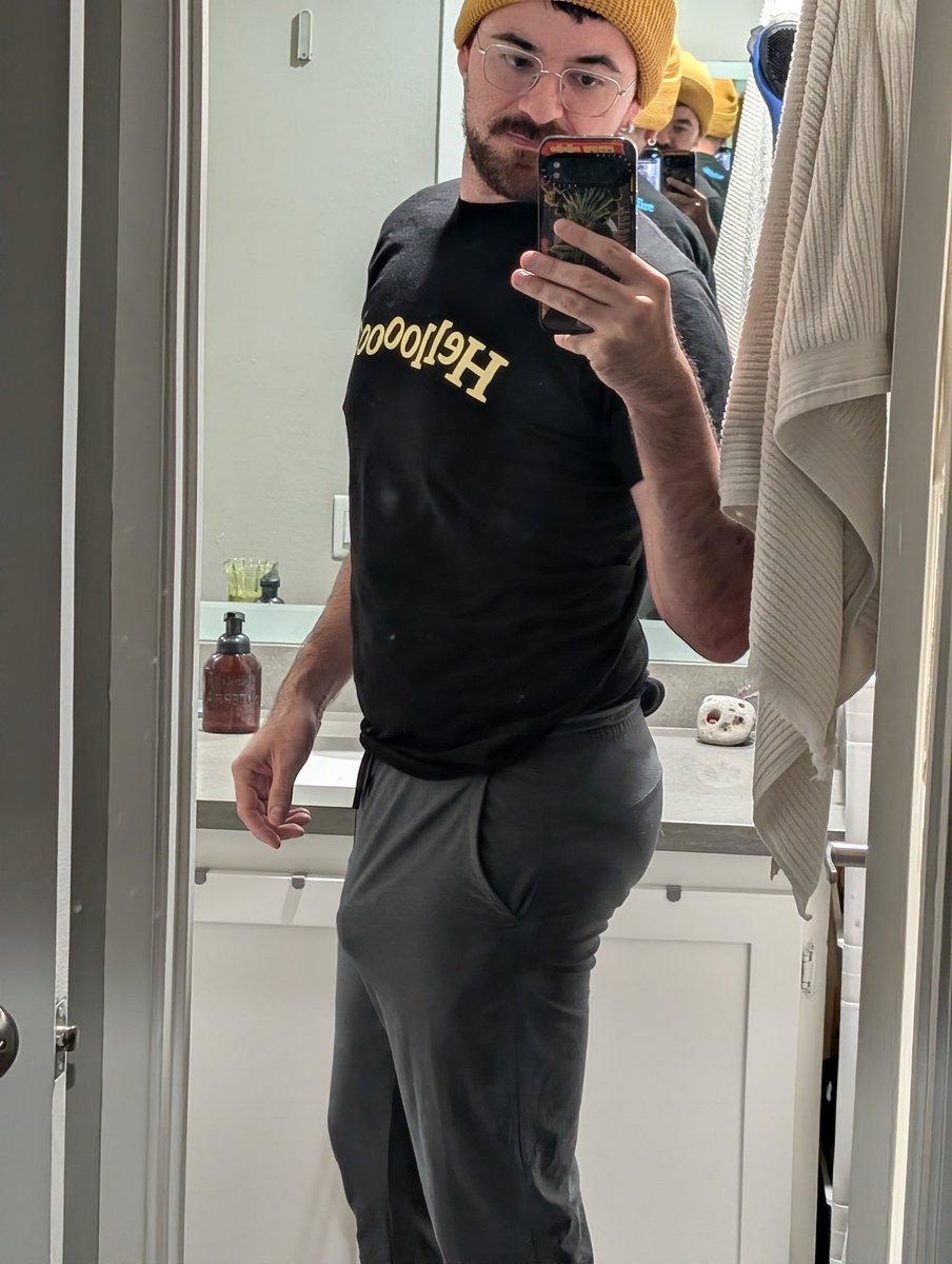 bare_braden's tweet photo. Thank Gaga for grey sweat pants 😈 https://t.co/21PBwsjCbk