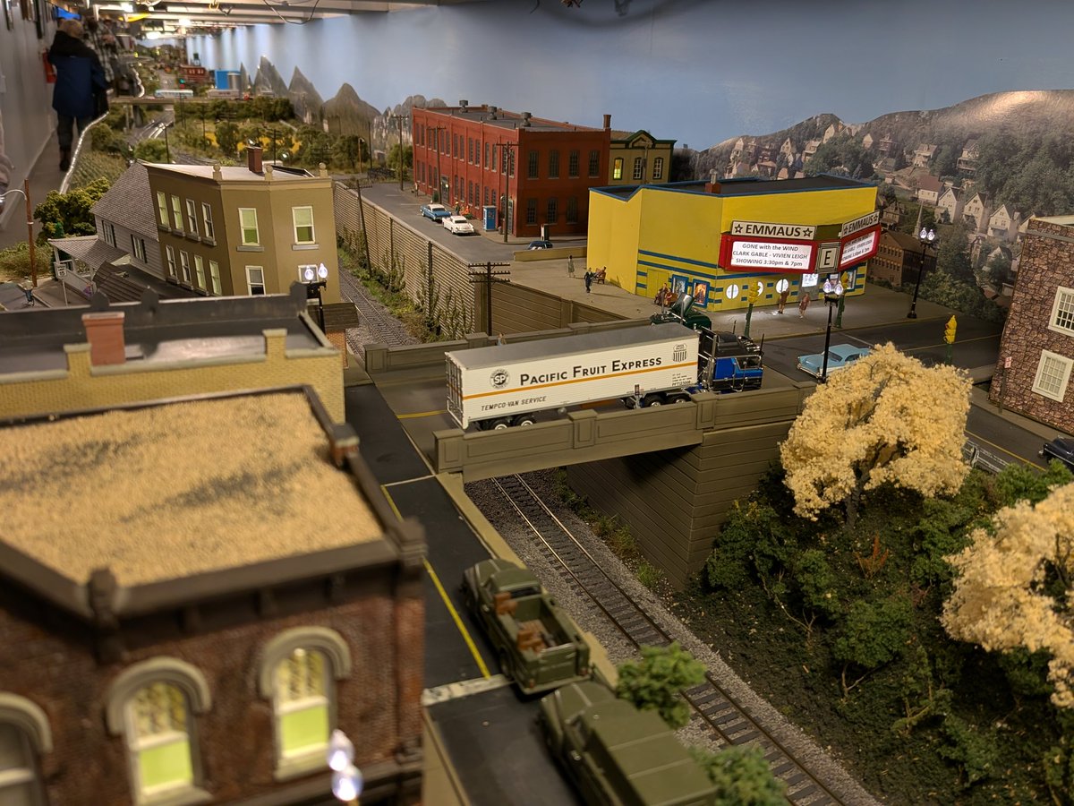 LVwithLove's tweet image. We visited the Lehigh &amp;amp; Keystone Valley Model Railroad Museum on Linden Street, a volunteer-run space dedicated to preserving and showcasing local railroad history. It's way bigger than it looks here. 

#LehighValley #BethlehemPA #LocalHistory #ModelRailroad #communitymuseum