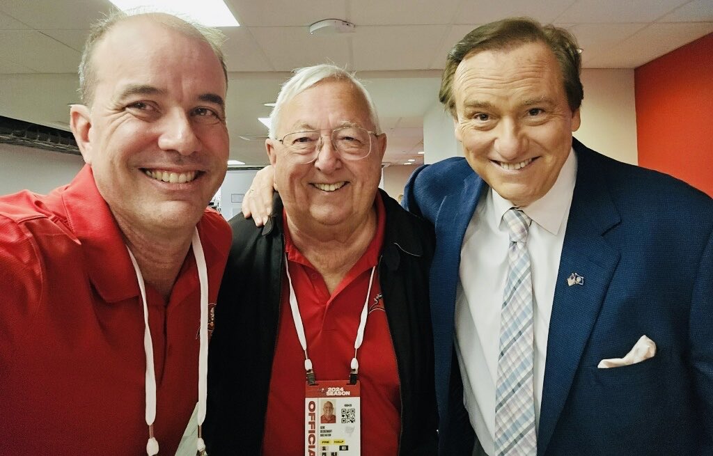 Sending my love &amp; congratulations to the enormously gifted Radio Voice of the ⁦⁦<a href="/Buccaneers/">Tampa Bay Buccaneers</a>⁩ who announced his retirement after 37 seasons earlier in the week. Sincerely rooting for ⁦<a href="/BucSidelineGuy/">TJ Rives</a>⁩ to step into that role next year. No one deserves it more! 🎧🎙️🏈