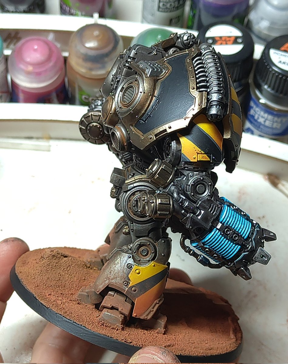 HughWyeth's tweet photo. Completed the Saturnine Dreadnought for #IronWarriors #HorusHeresy force. Big boi and plenty of space for stripes which is what it's all about #warhammercommunity https://t.co/EXIZdXGn8e