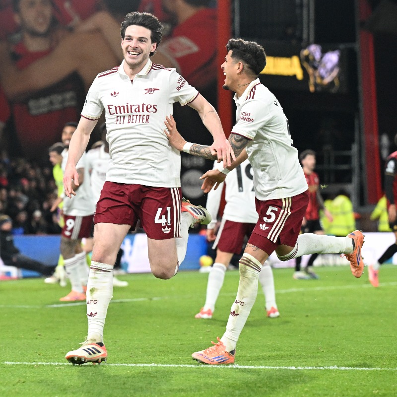 premierleague's tweet photo. Six points is @Arsenal's biggest-ever lead in the Premier League after 20 matches...

Ahead of hosting Liverpool on Thursday, are they the favourites for their first title since 2004? 👀🏆