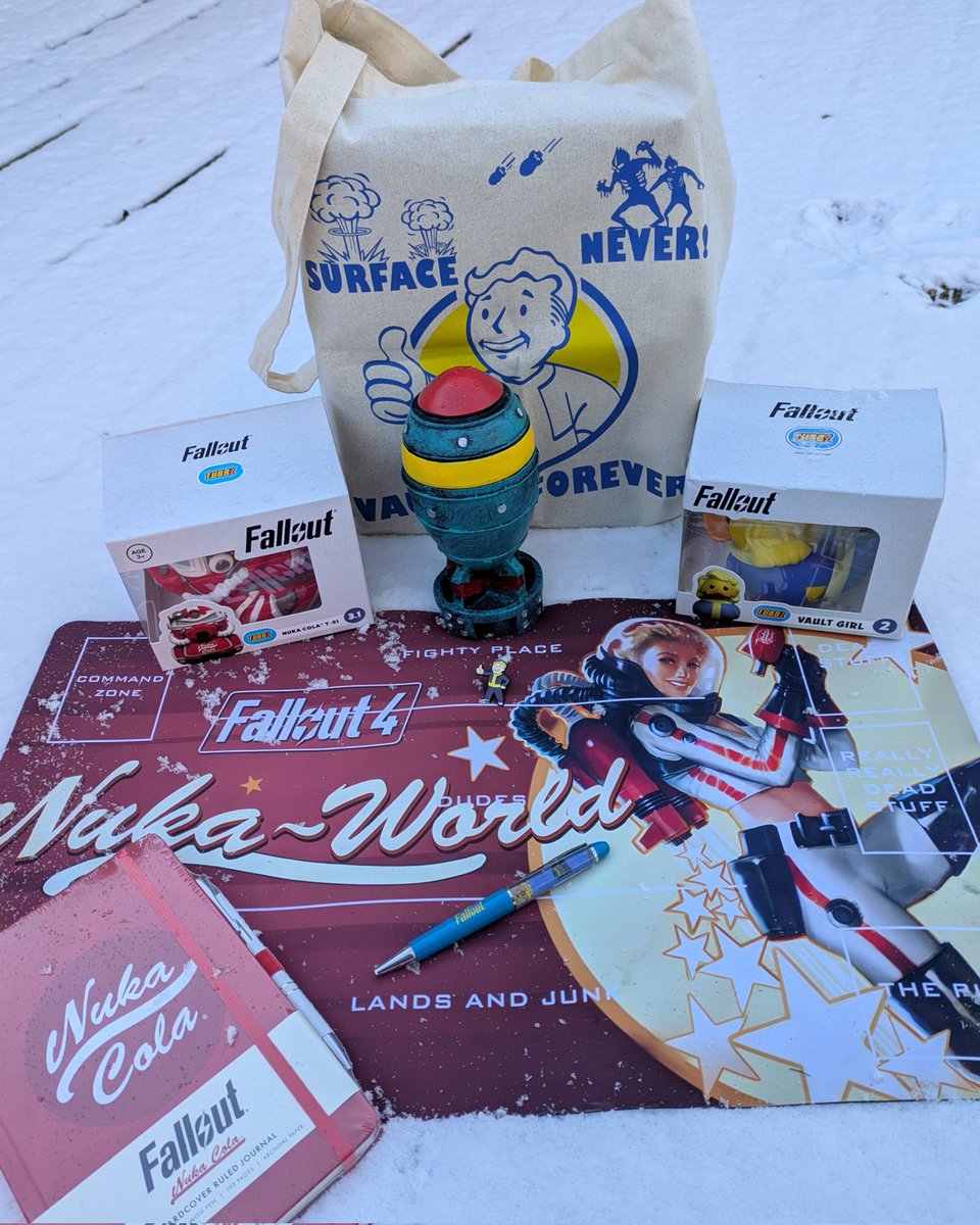 CrazyMCRAngel's tweet photo. 🎁 Fallout goodies I got for Xmas! 🎁
#fallout #falloutcollection #falloutcollector #fallouttubbz #falloutmtg https://t.co/34vZhm9X8U