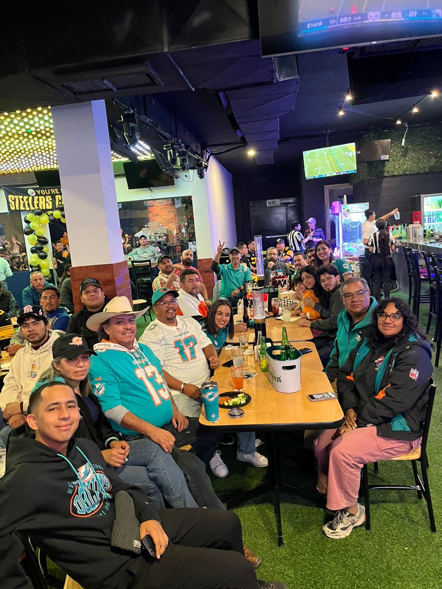 vikingo4545's tweet photo. @FOXImpactoNFL  puro Dolfans de Saltillo https://t.co/pXVaErCQjk