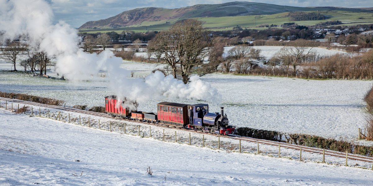 nattles124's tweet photo. O'er The Hills We Go. @TalyllynRailway https://t.co/lrr8LYpKpX