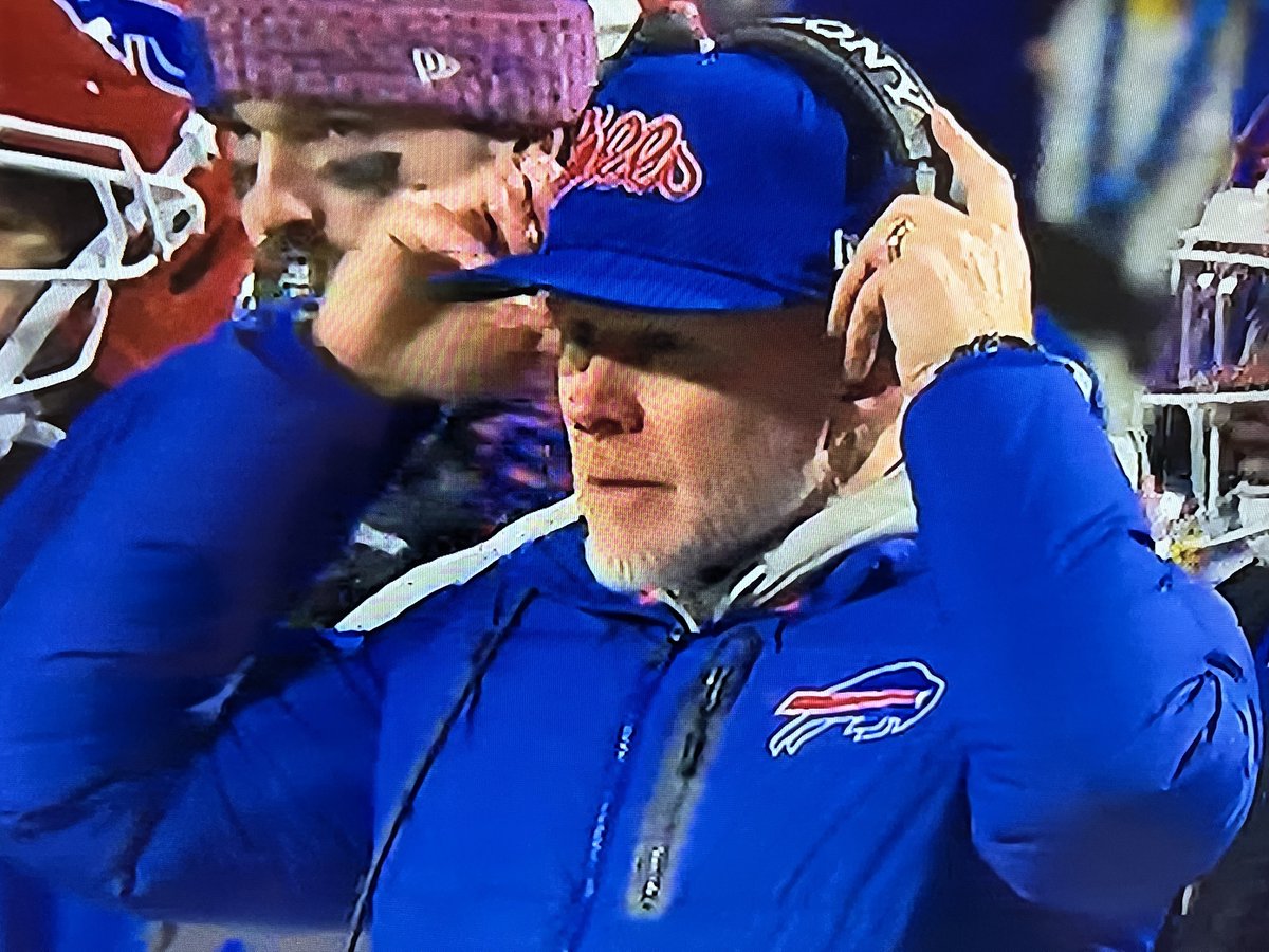 Merk256's tweet image. By the way, hat tip (literally), to McDermot and his choice of hat/cap today #BillsMafia