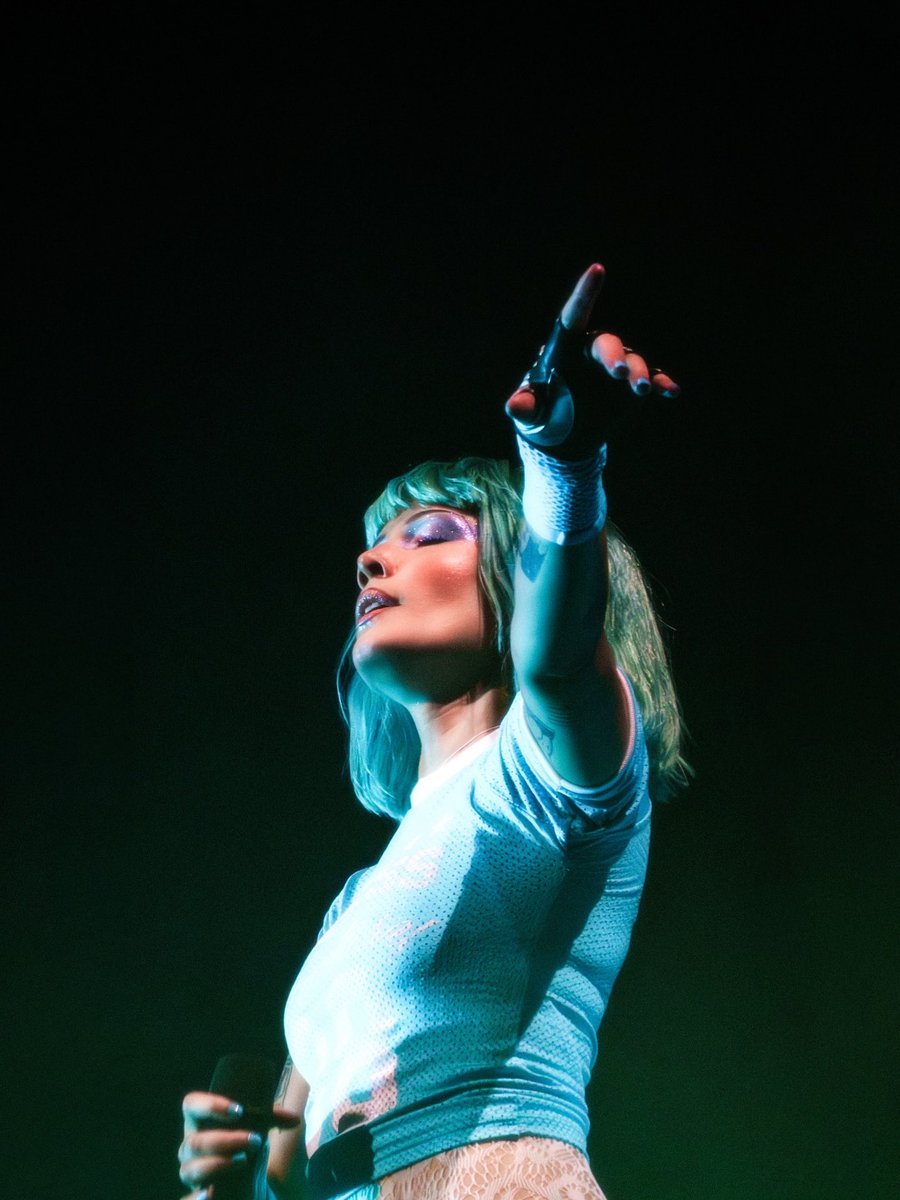 Halsey performing in Boston during Back To Badlands Tour. 

📸: artziety on Instagram.