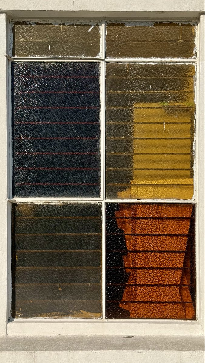 wonder_m_r's tweet image. Que regresen los vidrios texturizados naranjas! 👾