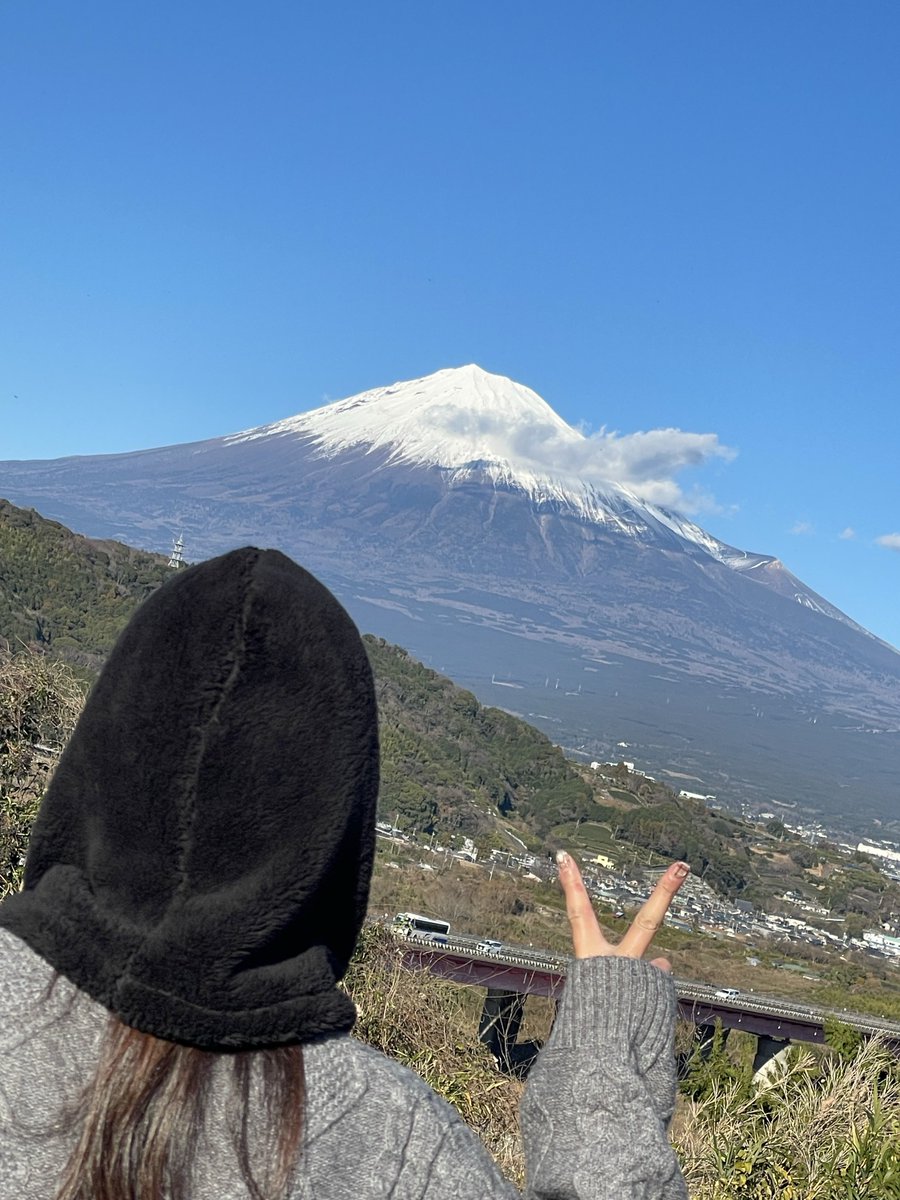 S18shampoochan's tweet photo. あけましておめでとうございます*⸜ 🐎🎍⸝*
天気よくて最高な富士山見れた🗻☀️
今年もどうぞよろしく❤️‍🔥 https://t.co/OEXDgzBxND