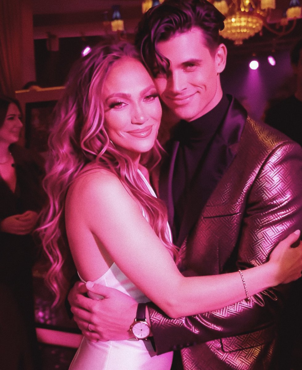 StevenGomillion's tweet image. Thank you @jlo and your amazing team for a magnificent start to the New Year! 🍾✨ Love you all! #upallnight #vegas #jlo #jenniferlopez