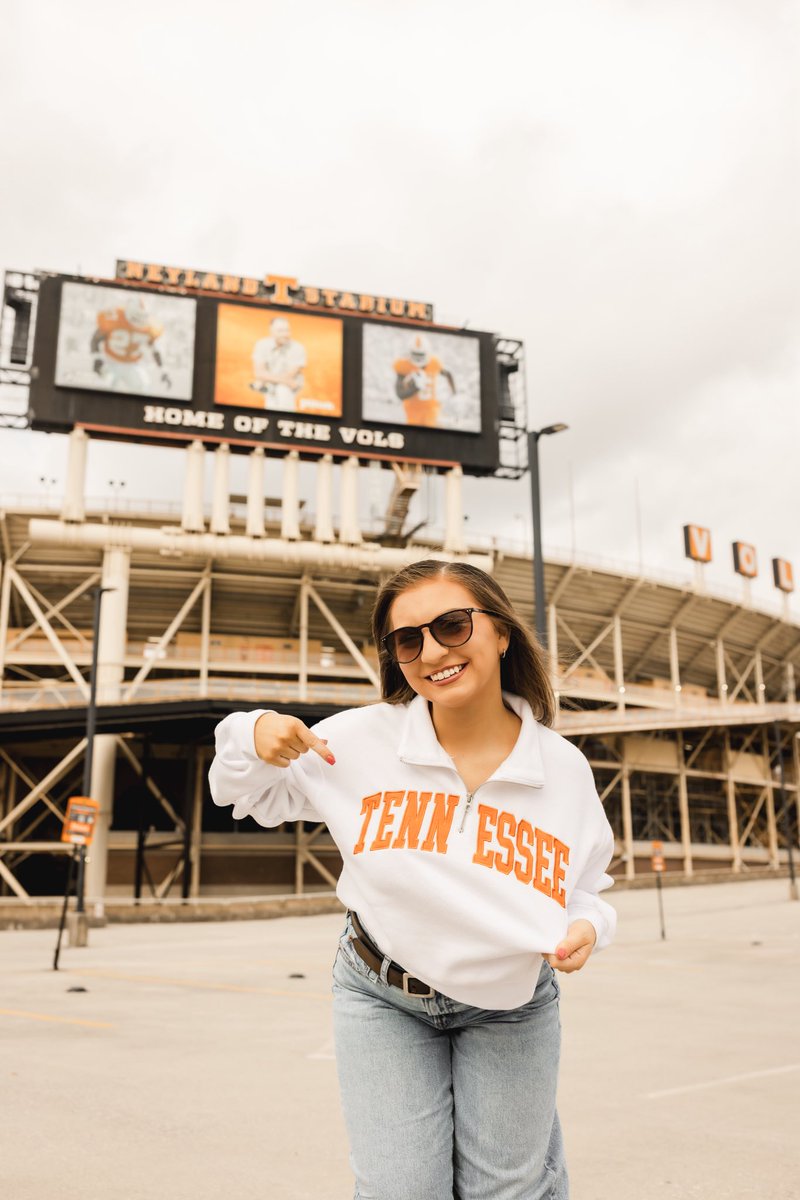 EvansEmily20393's tweet image. I am so proud, grateful, and beyond excited to announce I’m officially a Graphic Designer for the University of Tennessee Athletics Department. 🤍🍊

#VFL #GBO | @Vol_Sports