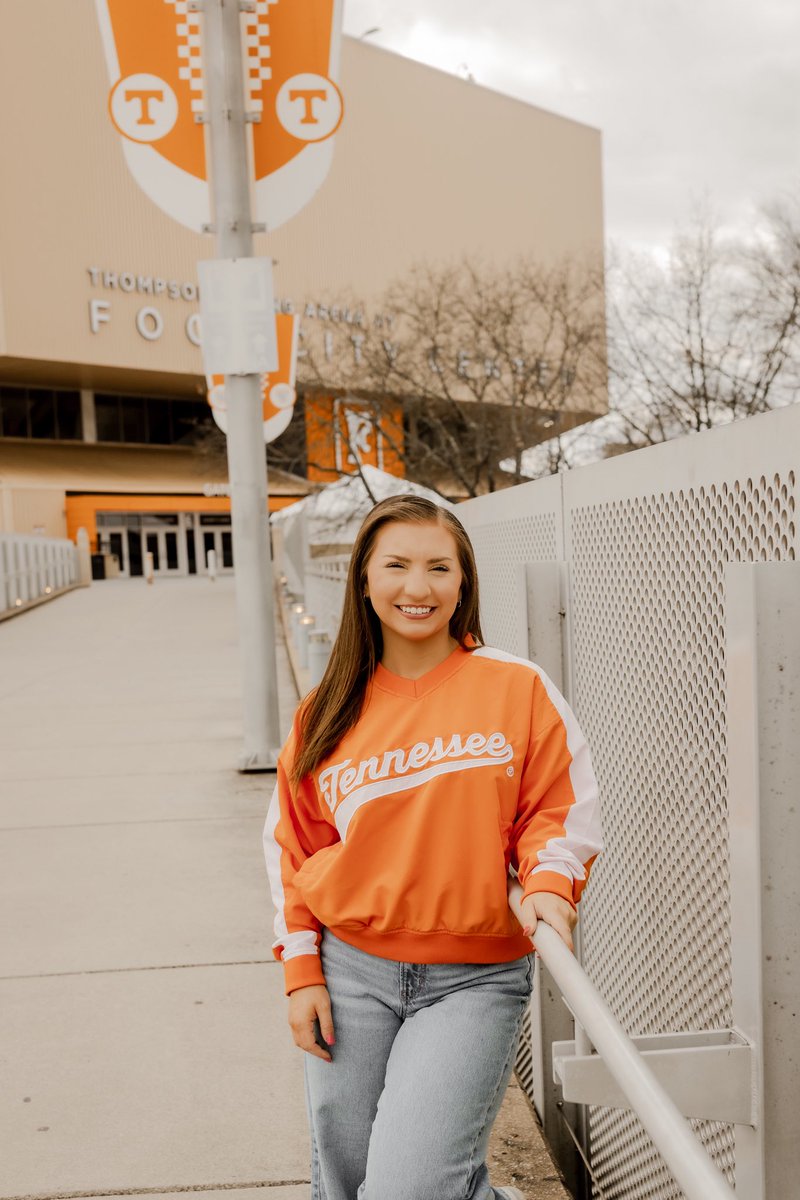 EvansEmily20393's tweet image. I am so proud, grateful, and beyond excited to announce I’m officially a Graphic Designer for the University of Tennessee Athletics Department. 🤍🍊

#VFL #GBO | @Vol_Sports