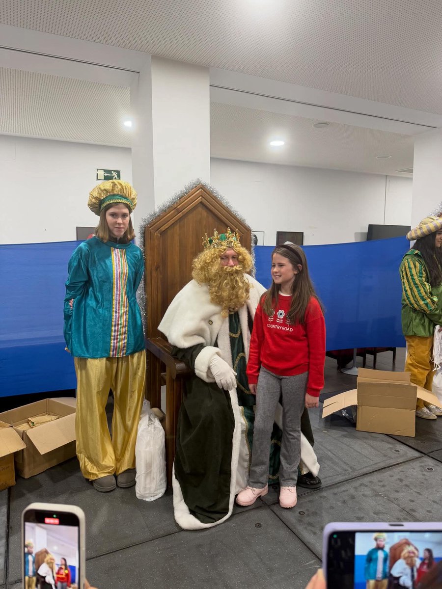 jemolgui's tweet photo. 👑👑👑... Y sus majestades los Reyes Magos de Oriente, Melchor, Gaspar y Baltasar, antes de su visita oficial a Zaragoza, quisieron pasar la tarde del domingo en Stadium Casablanca ... 😊🎁

💚💚💚 ... ¡¡¡ Somos Stadium !!! ...  💚💚💚 https://t.co/pR6SNno8ji