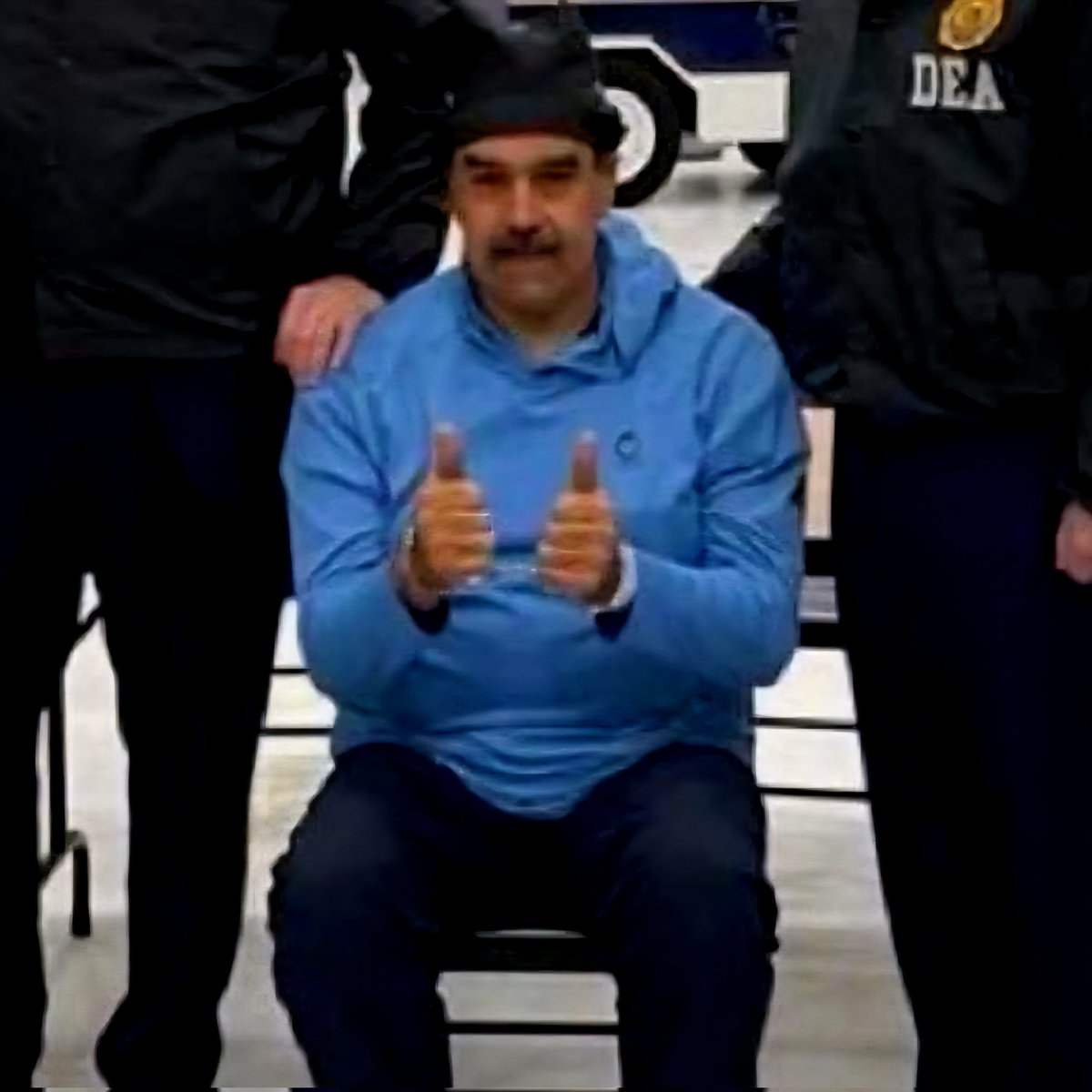 ¿No que no entraba a USA sin visa?
#Maduro #Venezuela