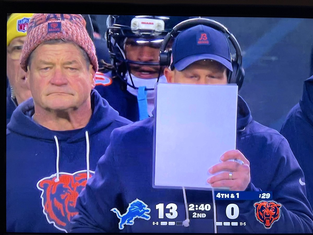 theSeanSpurrier's tweet photo. This is the most Chicago-looking guy I've ever seen. #DETvsCHI #DetroitLions #ChicagoBears #FoxNFL https://t.co/1gDy6UL3oD