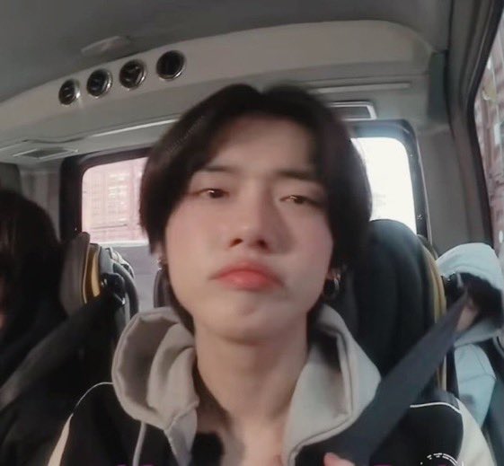 futchynbn's tweet image. i get why soobin is so weak for yeonjuns pout. just look at himm 😭💔