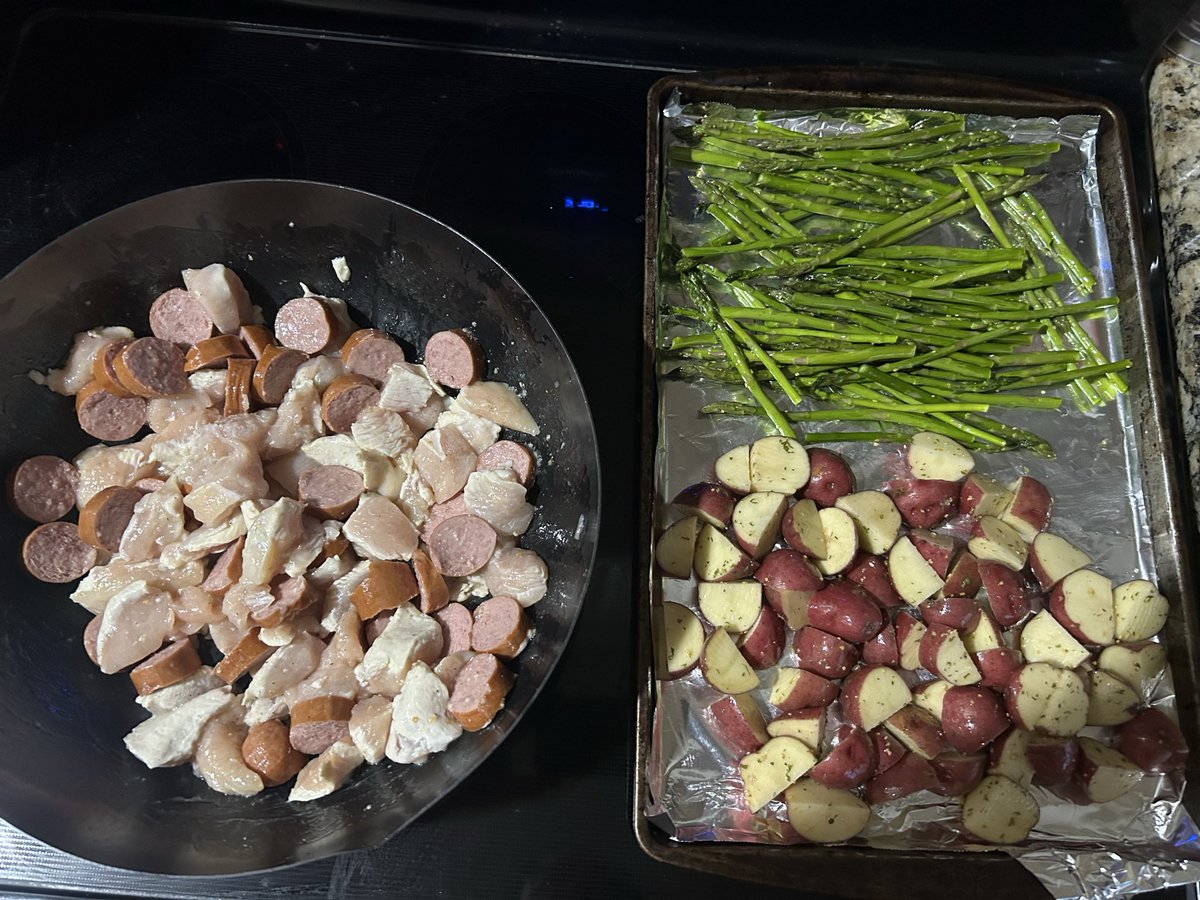 JreSeawolf's tweet photo. Before… and after. 😋

#CookingWithJRE https://t.co/Q0up0d5UTc