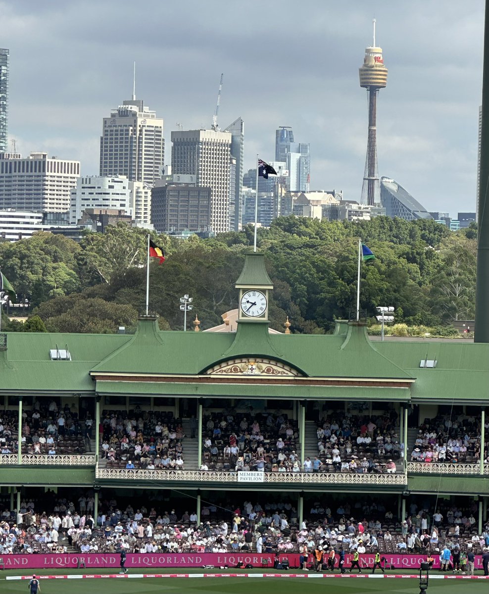 BernardZuel's tweet image. Today’s view from the desk. Definitely work being done (but maybe not by me). #ashes #sydneytest #daytwo