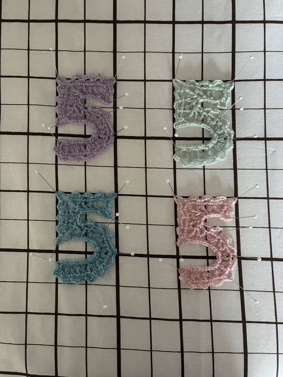 Math_crochet's tweet photo. ちなみに
本アカの方には載せてませんがキレイなカタチを目指すと、ちゃんとそーゆー事なんだなぁ😳
ってスチーム当てる時にピン📍打ちして自分でも驚いて撮った写真がこちらです💁‍♀️
この５を産み出すのにかかった時間が５時間ってのもホントなんだけどウソみたいなねーーー😆 https://t.co/8xw3gz0BQ5