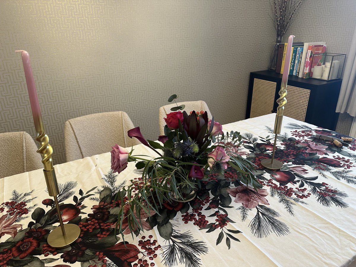 Laura Sutherland tweet media