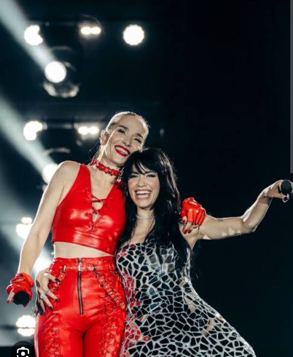 Ni <a href="/lalioficial/">Lali</a> ni <a href="/nataliaoreirotv/">Natalia Oreiro TV</a> se manifestaron públicamente en favor del pueblo venezolano ❤️💛💙
Los mismos hermanos venezolanos que consumen su música , sus shows , sus discos  y sus películas.
MUDAS AMBAS.
MUDAS.
M
U
D
A
S
Que peligroso, que triste.