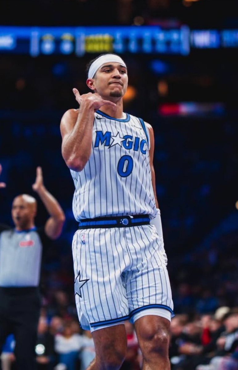 TheHoopCentral's tweet photo. Anthony Black over the last 5 games:

25.0 PPG
6.0 APG
3.6 RPG
1.6 SPG
1.2 BPG
52.3% FG
42.4% 3P
80.8% FT
32.4 MPG

Criminally underrated. 🔥🔥 https://t.co/8ZJKQMYiPJ