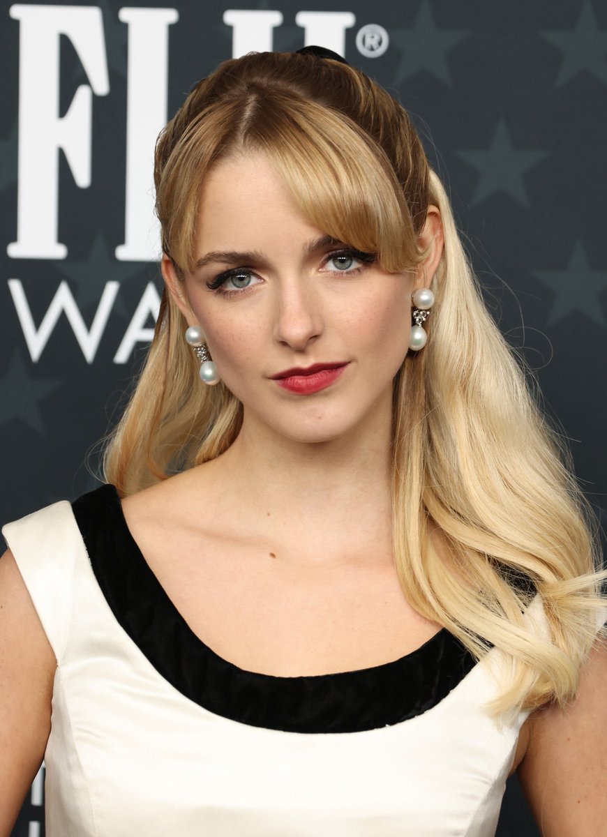 kimichkis's tweet image. mckenna and elle at the critics choice awards !! can't wait to see them as maysilee and effie im gonna cry 😭😭😭