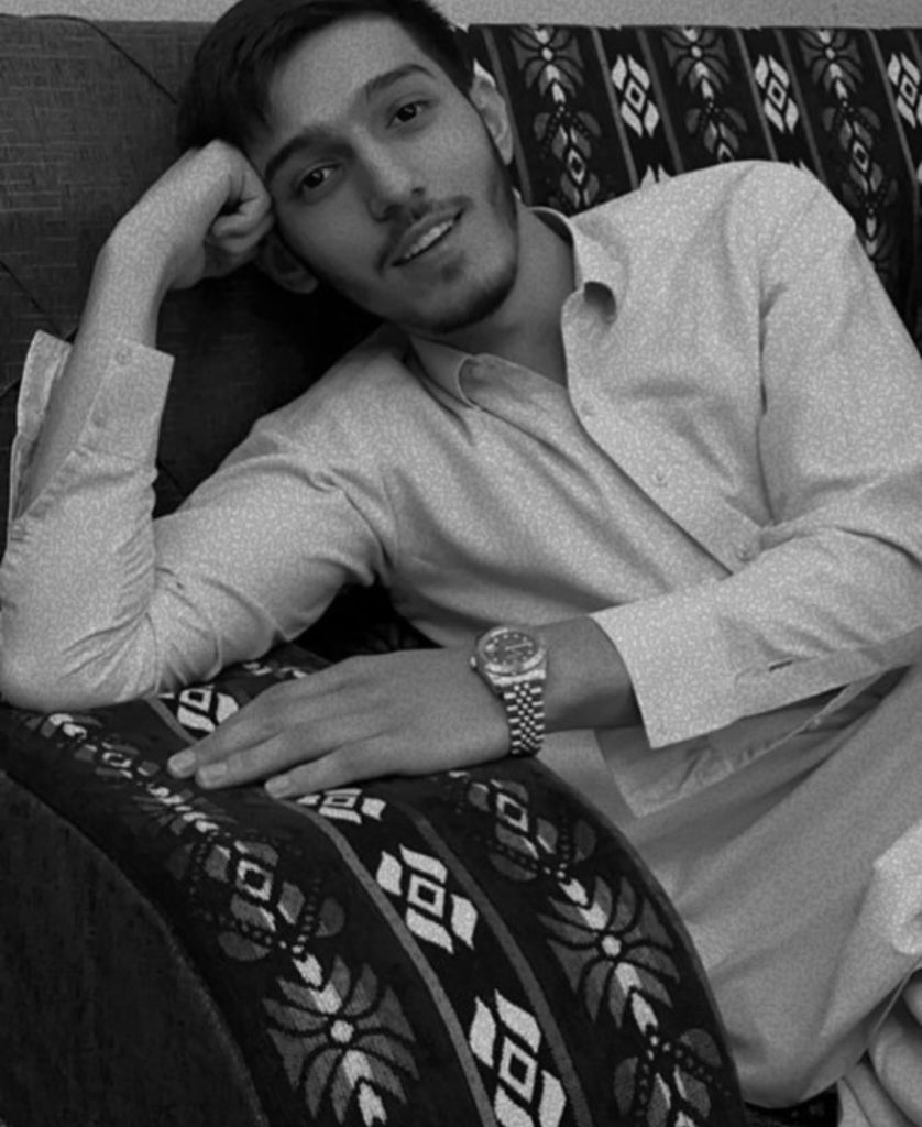 Forc44Afghan's tweet photo. @silaaaaaab هو لکه ستا 😂😂😂 https://t.co/l0BRR1tytL