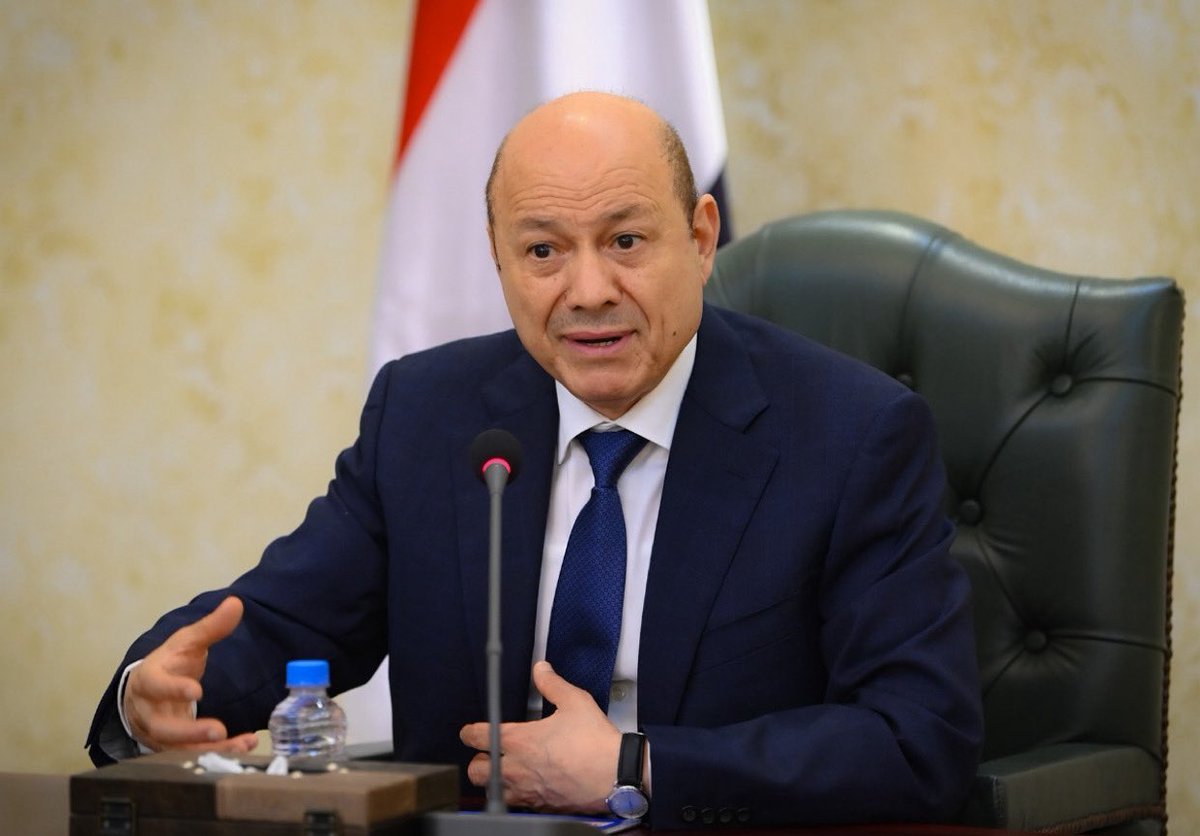 HadhramautLDP's tweet photo. مناشدة

إلى فخامة الرئيس الدكتور رشاد محمد العليمي، رئيس مجلس القيادة الرئاسي،
وإلى سعادة الأستاذ سالم عبد الله الخنبشي، قائد قوات درع الوطن ومحافظ محافظة حضرموت،

نرفع إلى مقامكم هذه المناشد��، آملين منكم النظر في موضوع ترسيم وتنظيم قوات حماية حضرموت، بما يضمن دمجها ضمن الأطر الرسمية لمؤسسات الدولة، تحت قوات درع الوطن، وبما يسهم في تعزيز الأمن والاستقرار في محافظة حضرموت.

كما نؤكد أهمية الاستفادة من التجارب السابقة، وتفادي تكرار الأخطاء التي أثرت سلباً على الأداء المؤسسي والأمني، والعمل على بناء منظومة أمنية فاعلة ومنضبطة تخدم المصلحة الوطنية العليا، وتحفظ لحضرموت أمنها واستقرارها، وتعزز ثقة المواطنين بمؤسسات الدولة الشرعية.

ولكم خالص الاحترام والتقدير، 

صادر عن حضرموت للتنمية والتطوير 
٤ ديسمبر ٢٠٢٦ 

#قوات_حماية_حضرموت
#حلف_قبائل_حض��موت