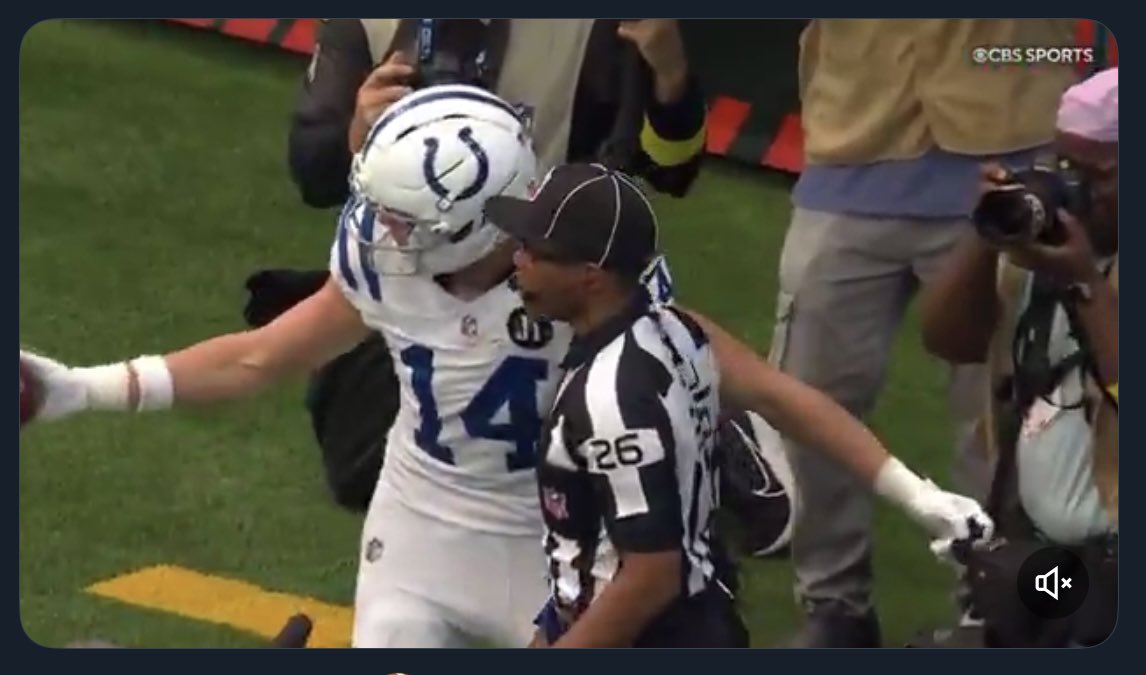 wayneindy's tweet image. At @NFLOfficiating @nflcommish this is the exact moment AP and the Ref touched each other… yes “touched each other”!!!  AP did not “bump into” the Ref.  AP wasn’t even looking at the Ref at the time of contact, and may I add, the Ref had begun to step forward, so he’s as much to…