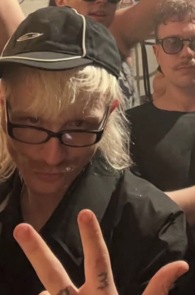 ellehisfamous's tweet image. oh wow