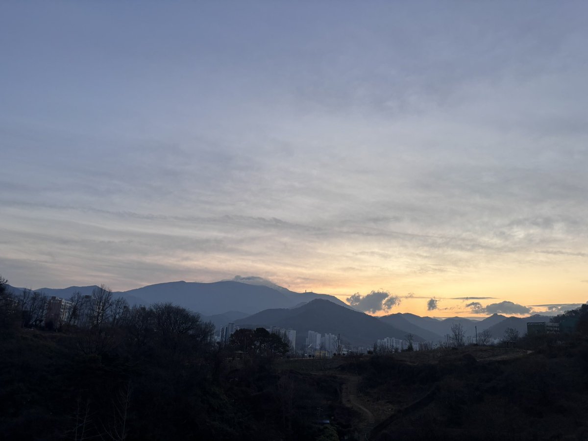 굿모닝
진짜 일과가 시작되는 일요일이네요~
화이팅입니다^^