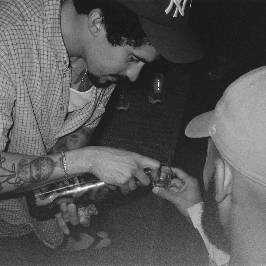 j4virw_'s tweet photo. Se cumple un año de la salida de "Debi tirar mas fotos" de Bad Bunny💿 https://t.co/XCANLXSJ0o