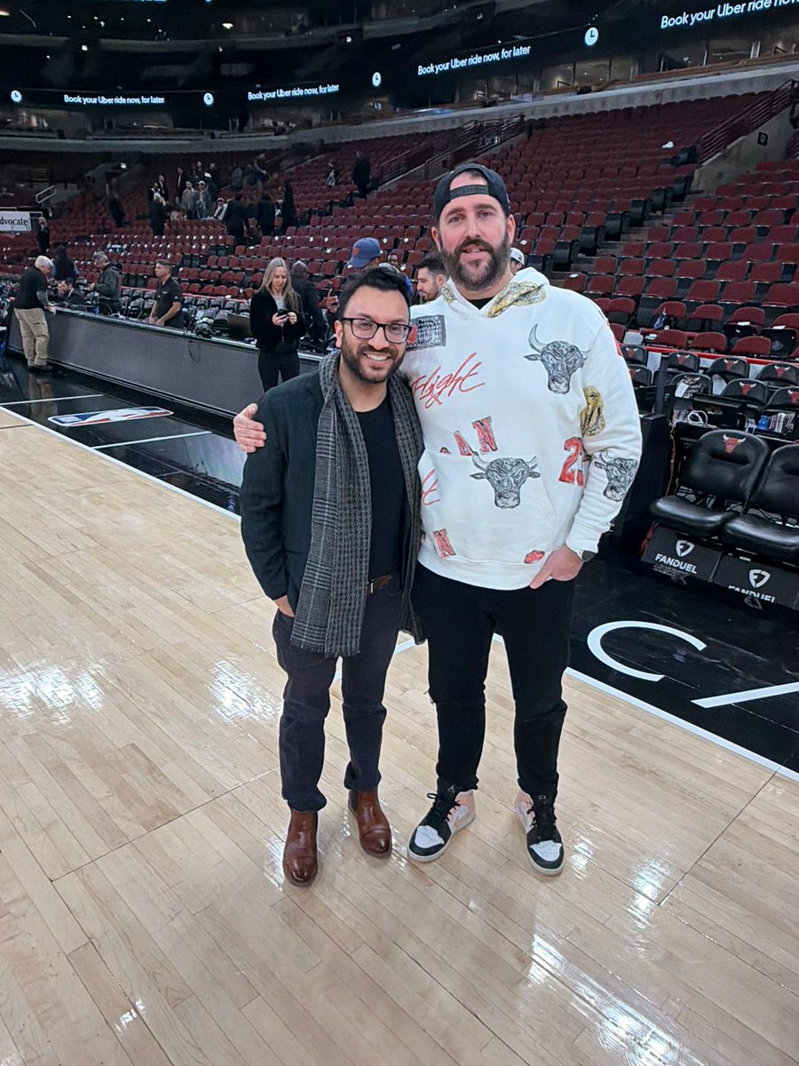 Just waiting at O'Hare for my flight home to London after an amazing trip! Huge huge thanks to <a href="/timjsinclair/">Tim Sinclair</a> for EVERYTHING!! Also <a href="/Stacey21King/">Stacey King</a> and <a href="/adamamin/">Adam Amin</a> for taking the time for pics with me and my family. Love the <a href="/chicagobulls/">Chicago Bulls</a> ALWAYS!
Until next time Chicago! #SeeRed