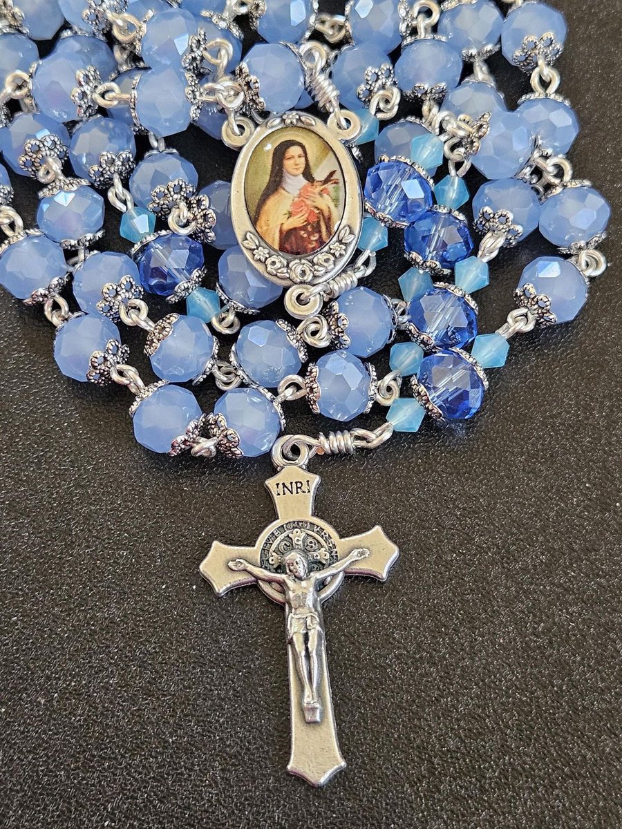 Pray The Rosary tweet media