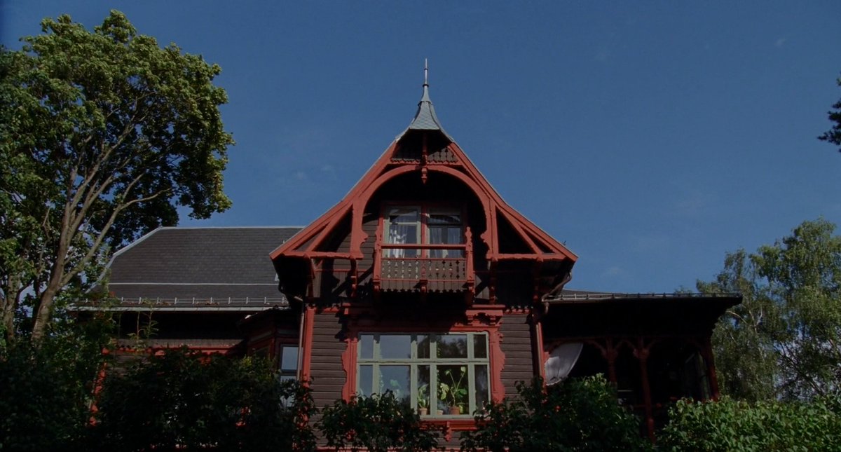 screenscaps's tweet image. sentimental value (2025) dir. joachim trier