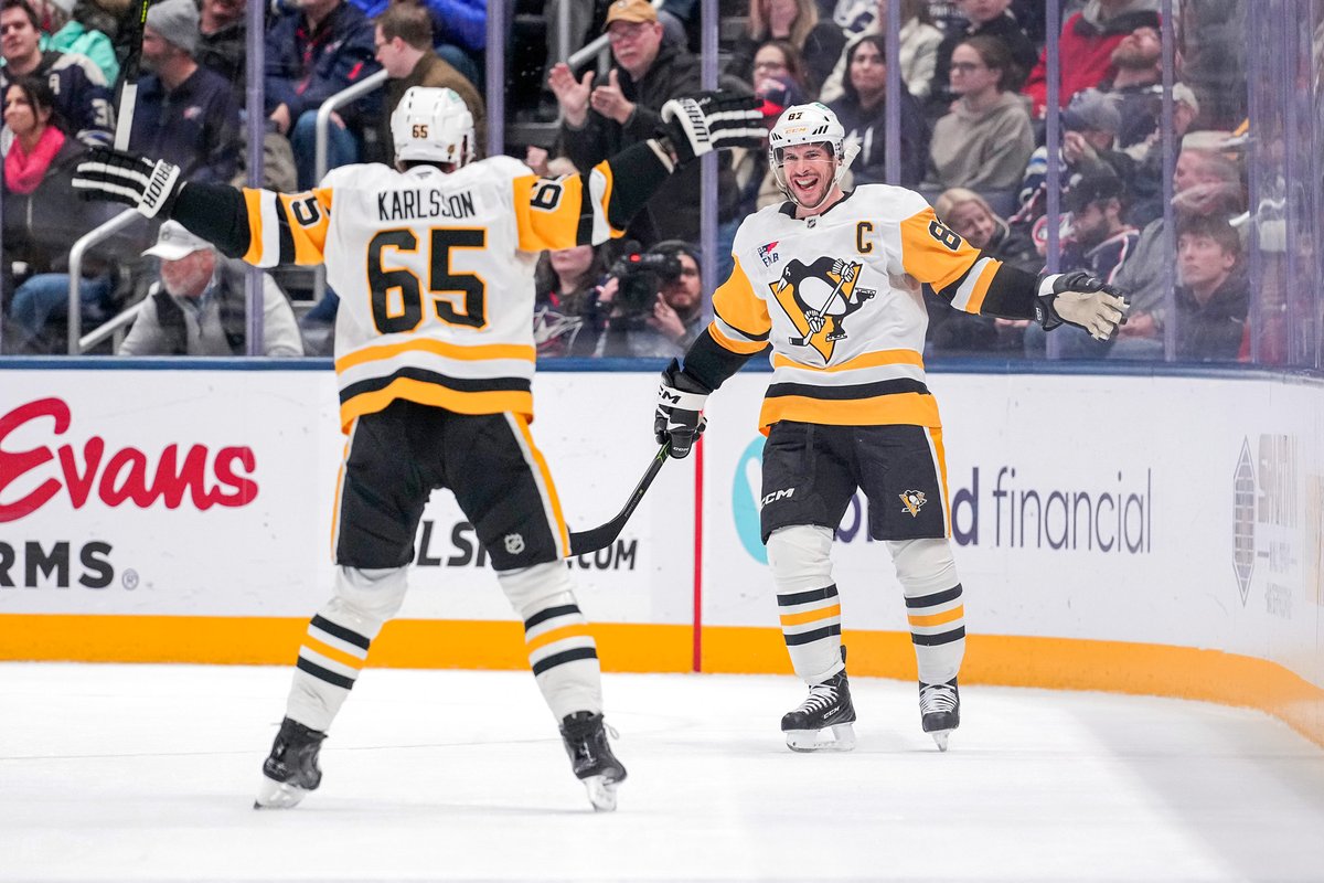 penguins's tweet image. HUG ME BROTHA