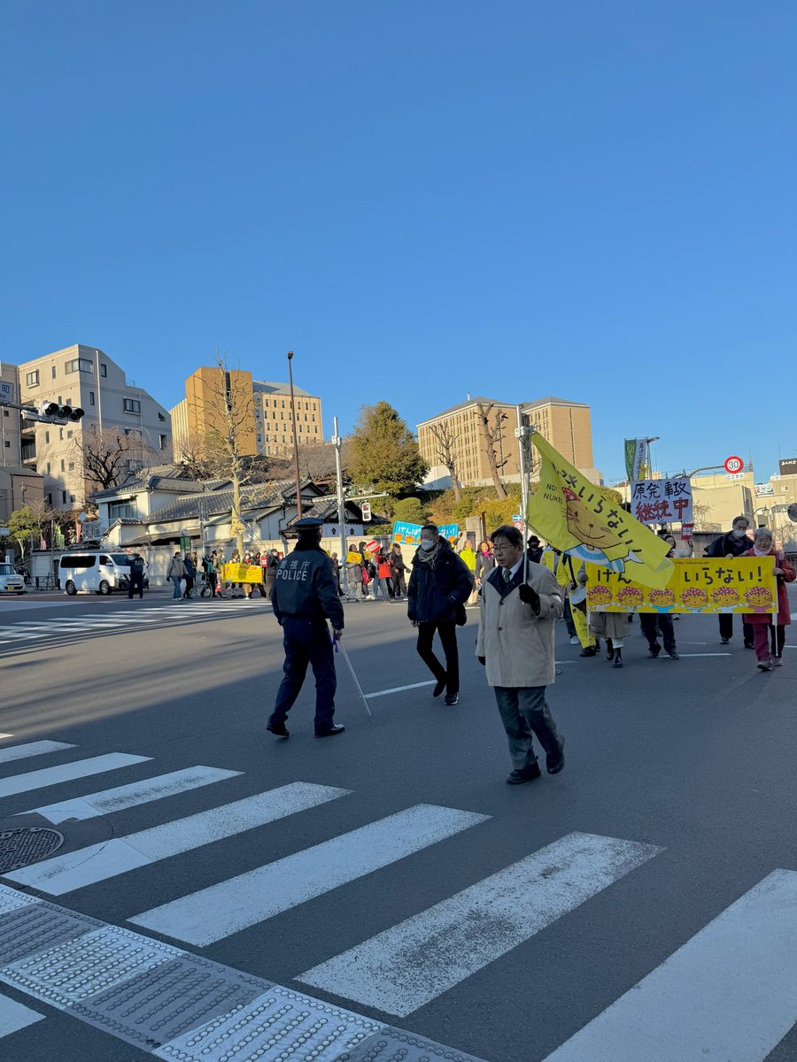bnakamura47's tweet photo. 1/4『高田馬場☆ニューイヤー脱原発デモ』に参加しました。 https://t.co/hgQBtiN0wL